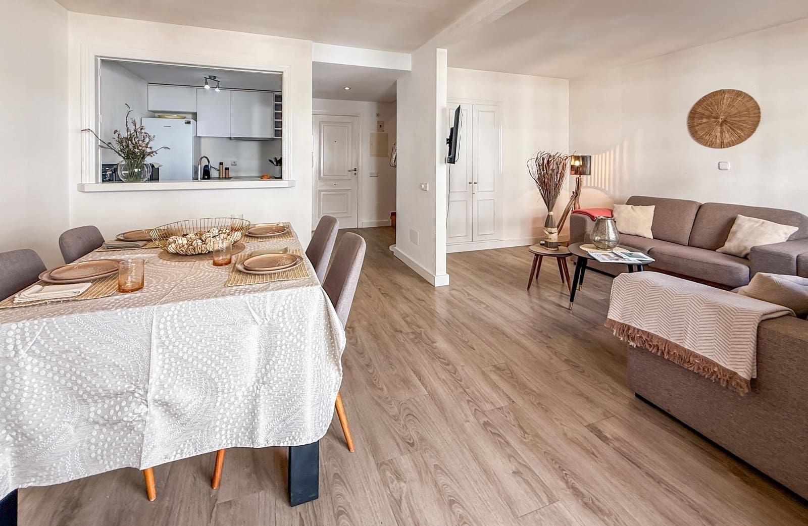2 slaapkamer Appartement te huur in Ibiza dorp met zwembad - € 1.500 (Ref: 10098456)