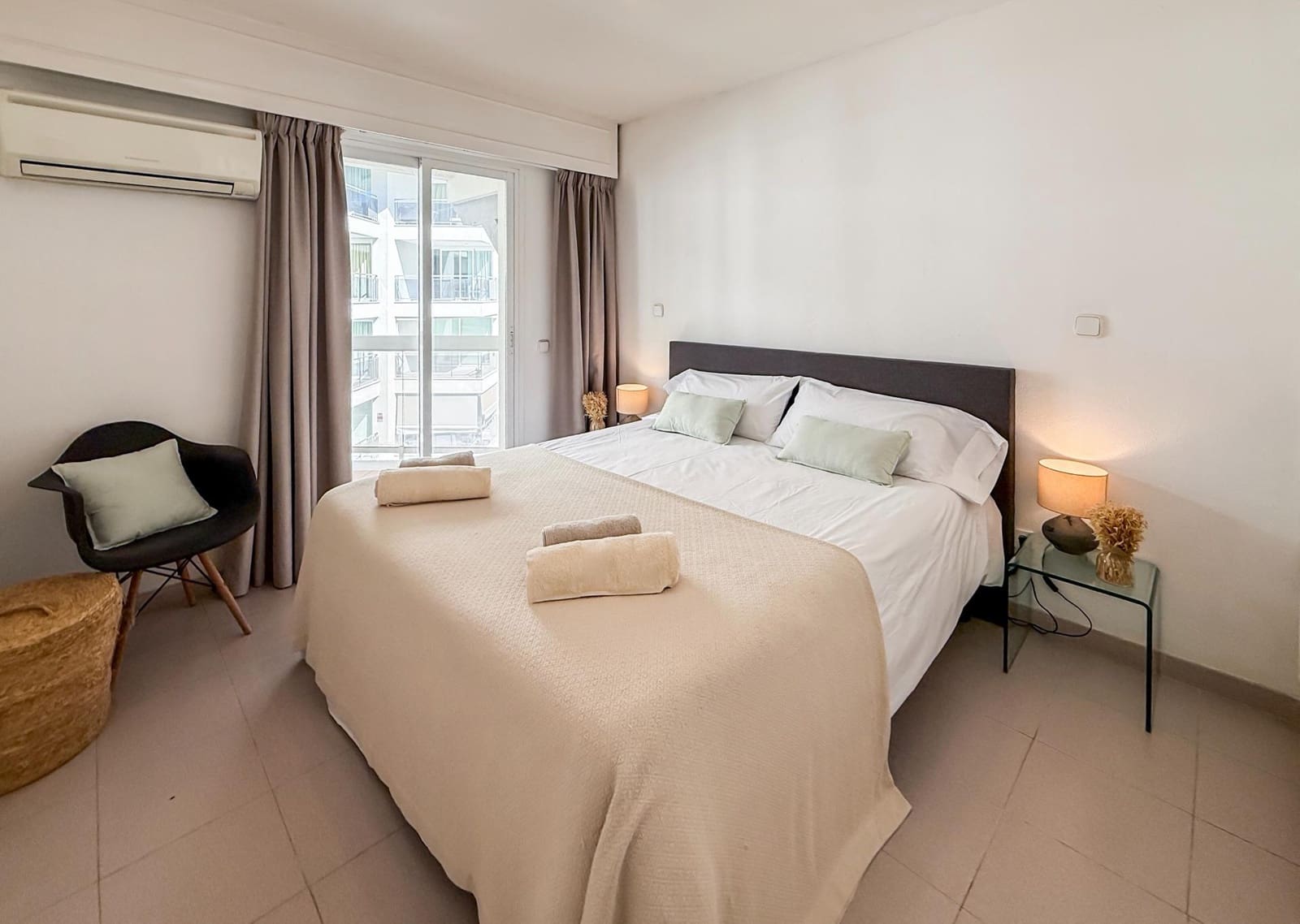 2 slaapkamer Appartement te huur in Ibiza dorp met zwembad - € 1.500 (Ref: 10098456)