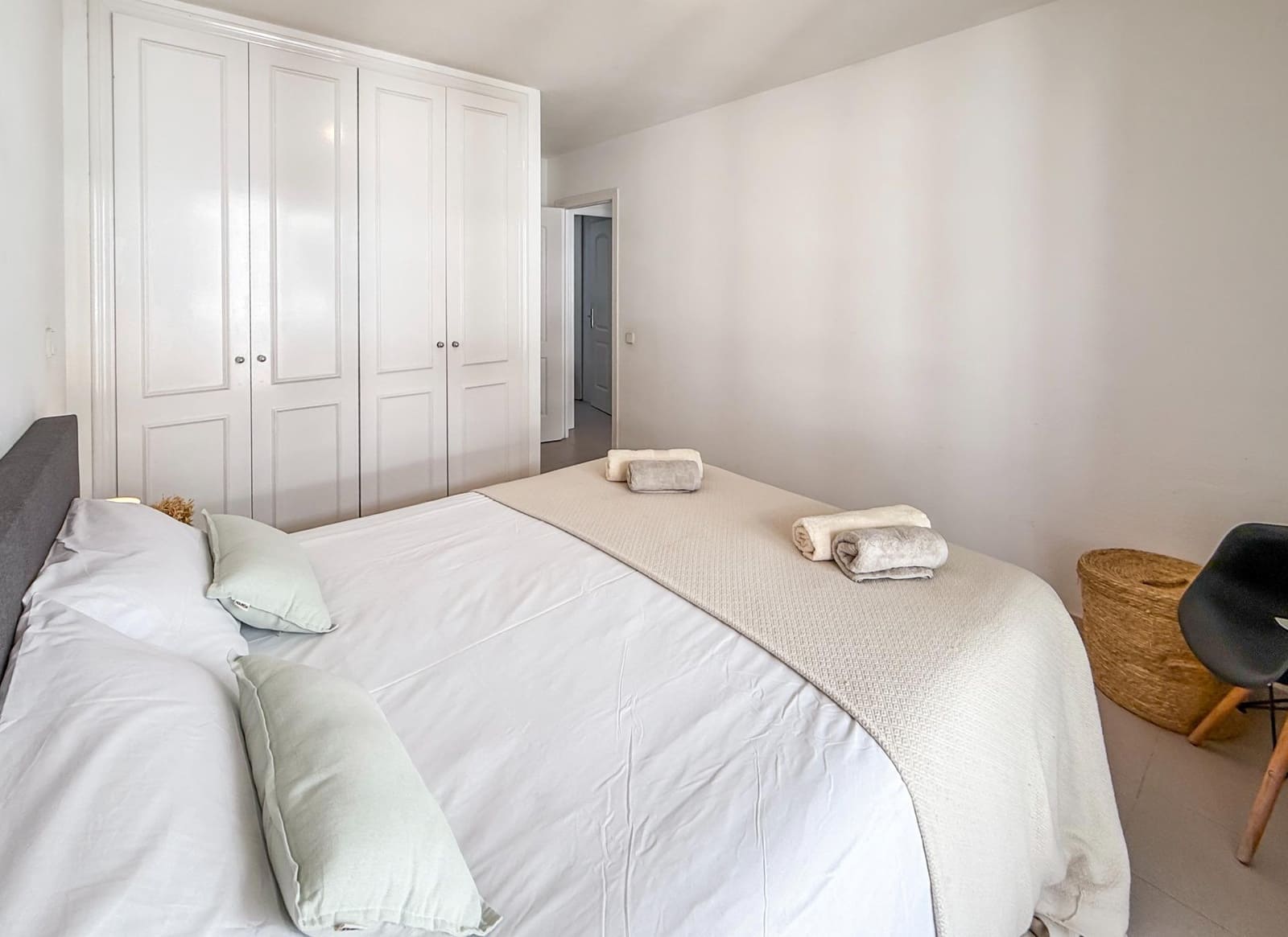 2 slaapkamer Appartement te huur in Ibiza dorp met zwembad - € 1.500 (Ref: 10098456)