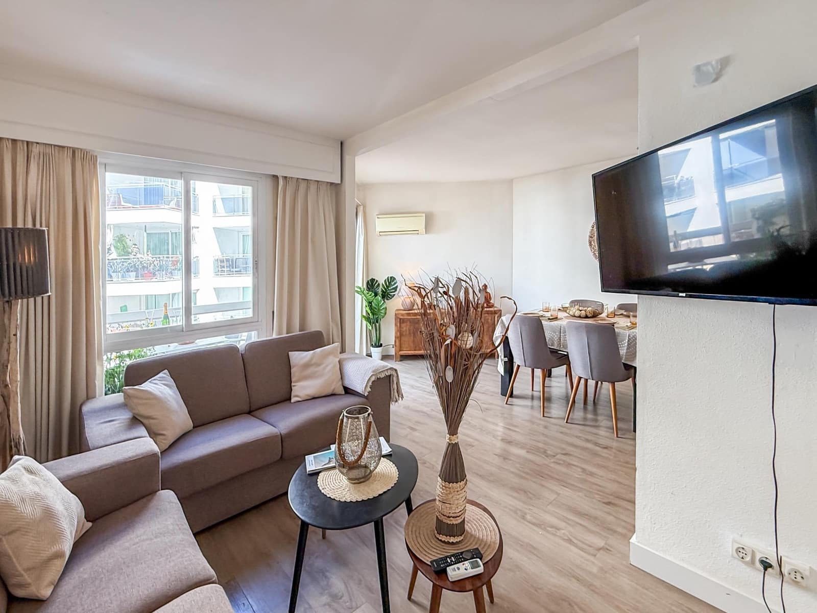 2 slaapkamer Appartement te huur in Ibiza dorp met zwembad - € 1.500 (Ref: 10098456)