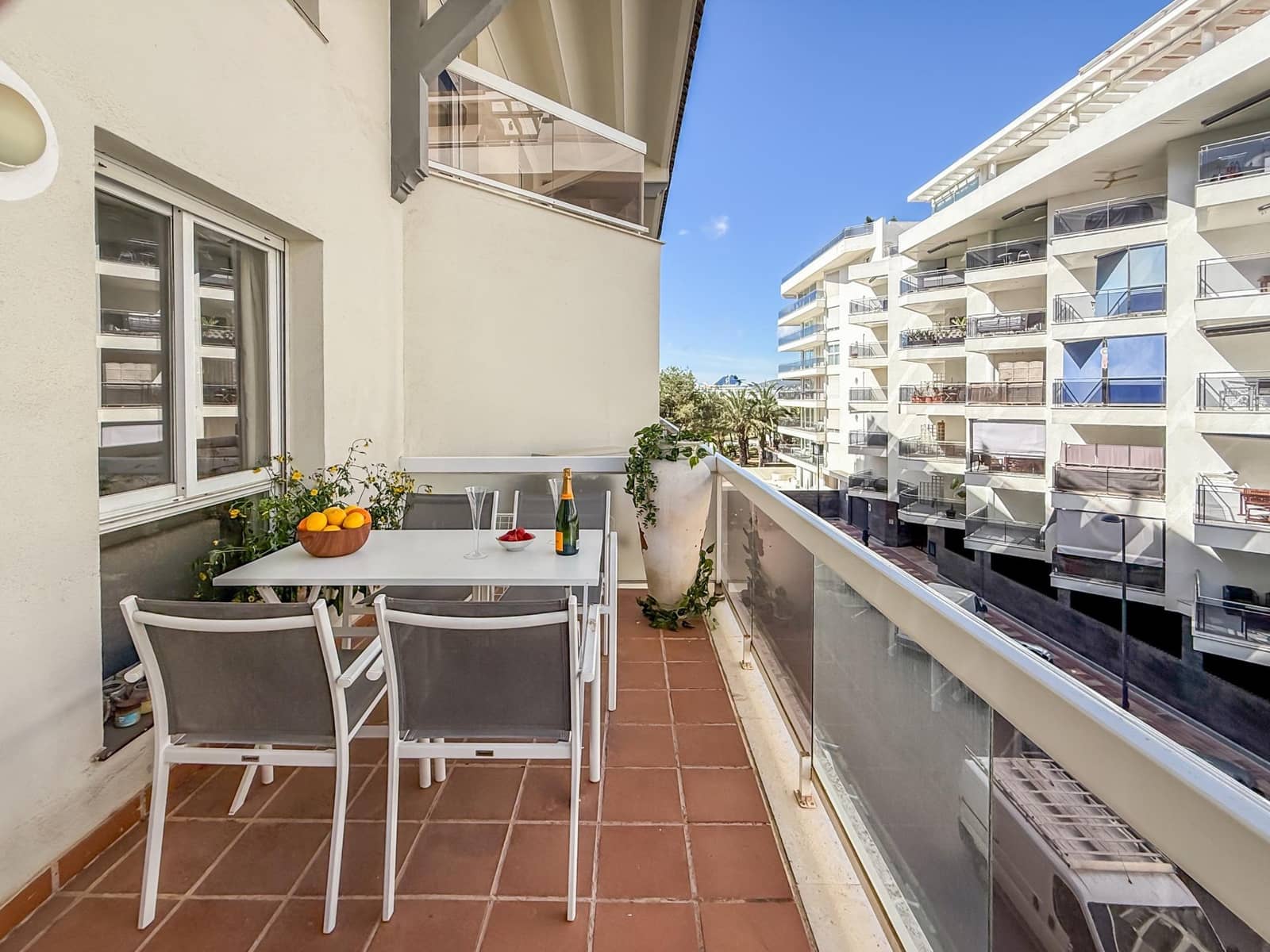 2 slaapkamer Appartement te huur in Ibiza dorp met zwembad - € 1.500 (Ref: 10098456)