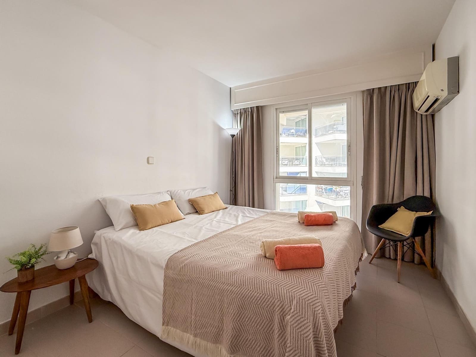 2 slaapkamer Appartement te huur in Ibiza dorp met zwembad - € 1.500 (Ref: 10098456)