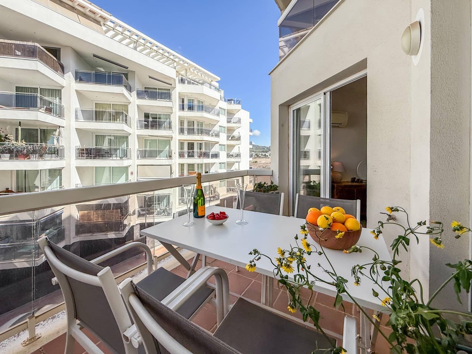 2 slaapkamer Appartement te huur in Ibiza dorp met zwembad - € 1.500 (Ref: 10098456)