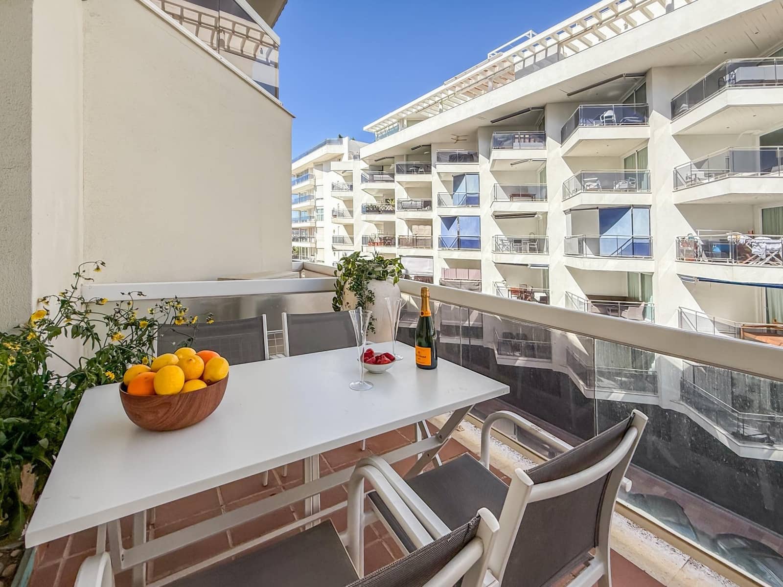 2 slaapkamer Appartement te huur in Ibiza dorp met zwembad - € 1.500 (Ref: 10098456)