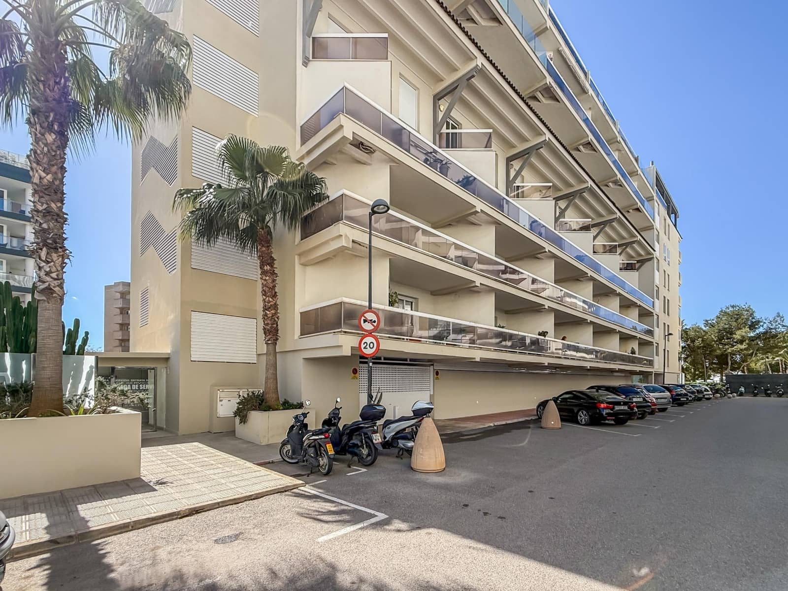 2 slaapkamer Appartement te huur in Ibiza dorp met zwembad - € 1.500 (Ref: 10098456)