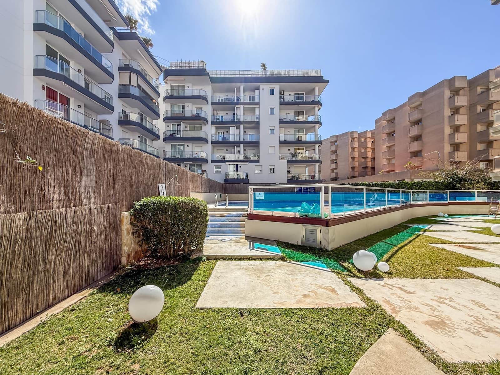 2 slaapkamer Appartement te huur in Ibiza dorp met zwembad - € 1.500 (Ref: 10098456)