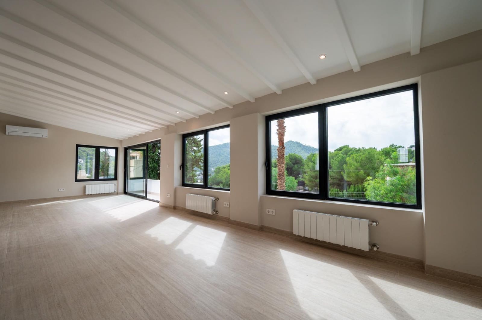 5 soveværelse Villa til salg i Cala Llonga med swimmingpool garage - € 2.495.000 (Ref: 10155315)