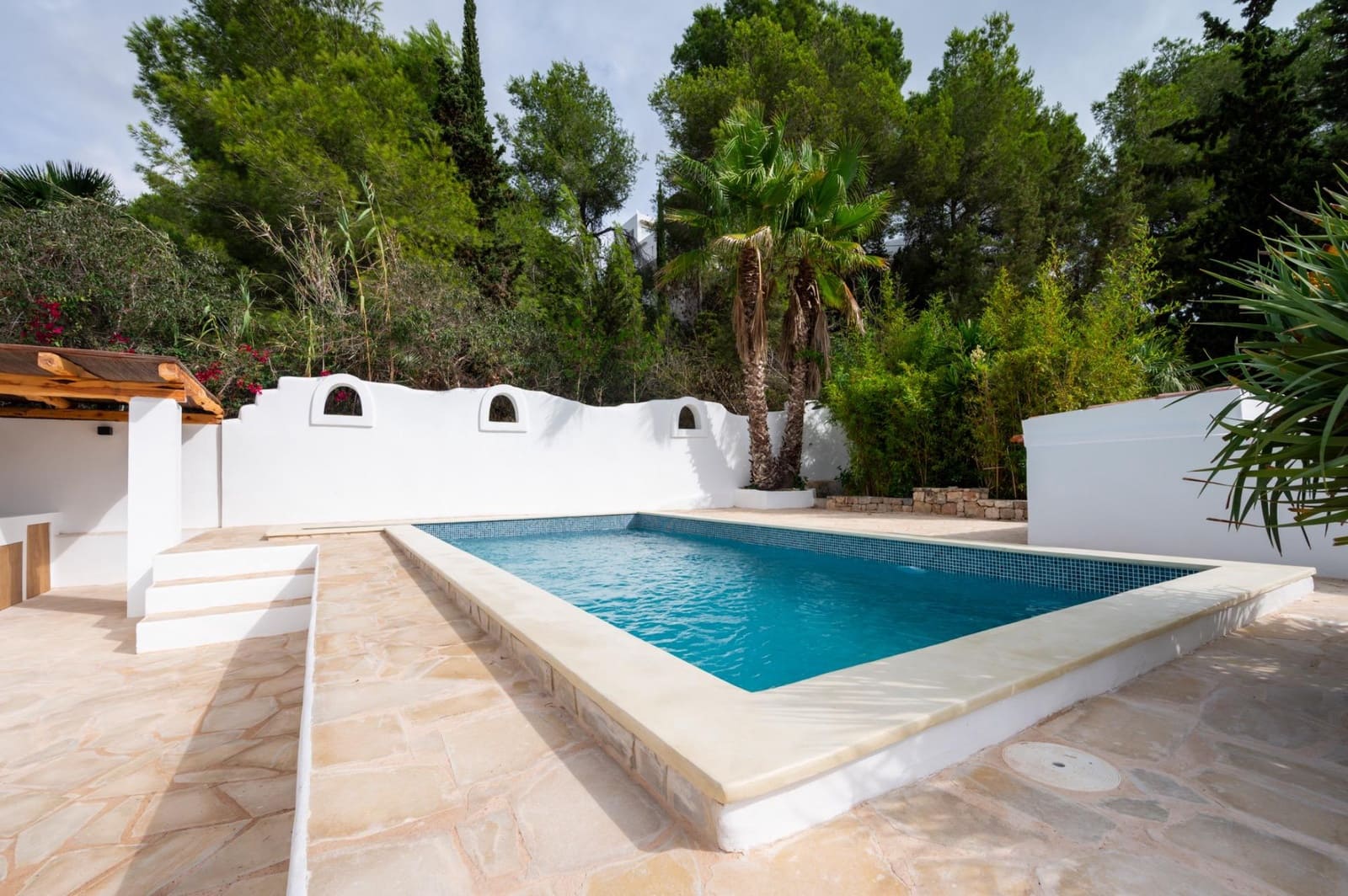 5 bedroom Villa for sale in Cala Llonga with pool garage - € 2,495,000 (Ref: 10155315)