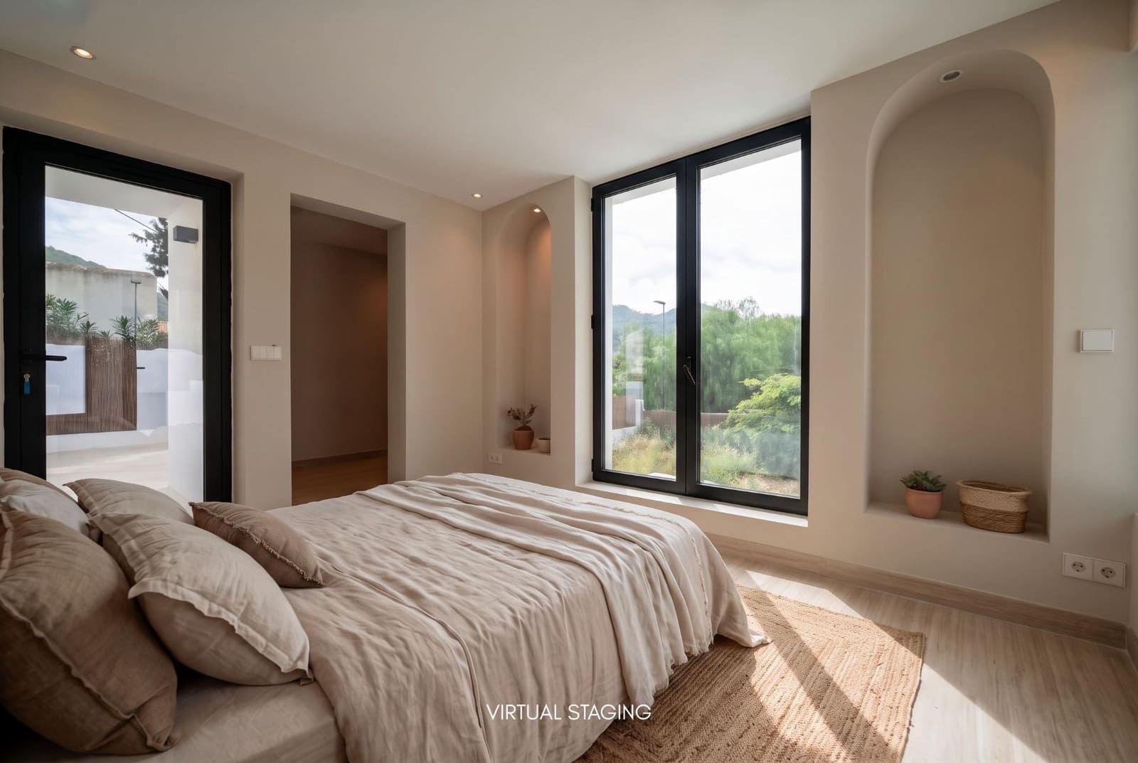 5 bedroom Villa for sale in Cala Llonga with pool garage - € 2,495,000 (Ref: 10155315)