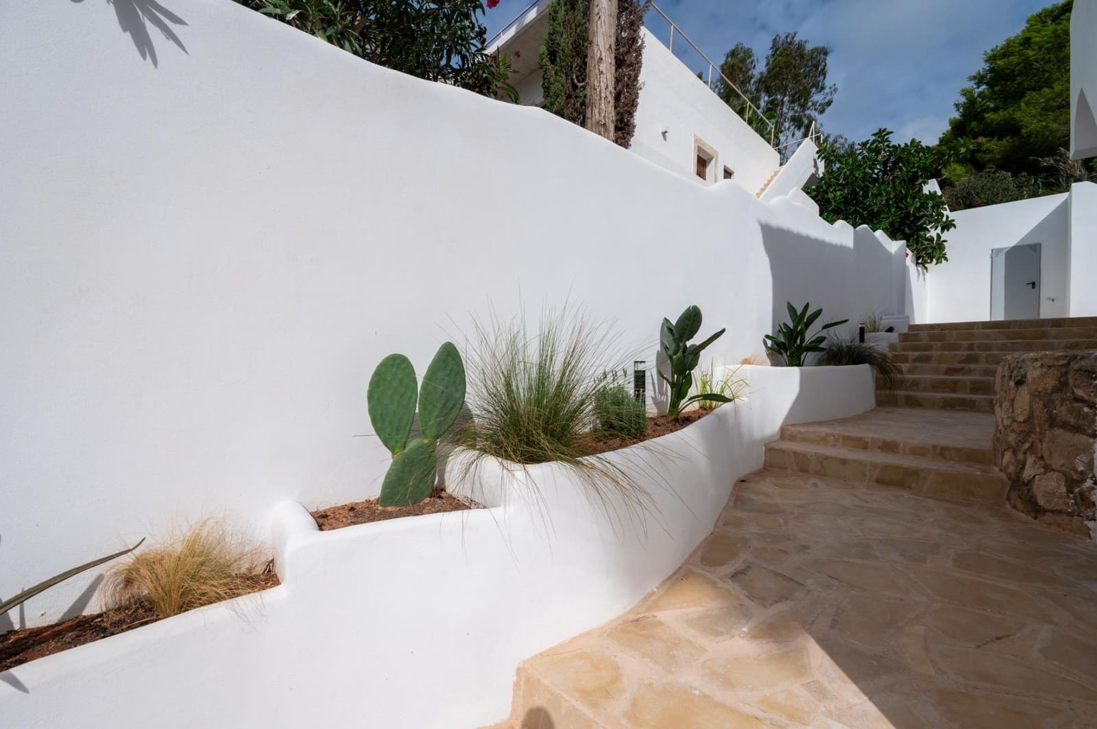 5 bedroom Villa for sale in Cala Llonga with pool garage - € 2,495,000 (Ref: 10155315)