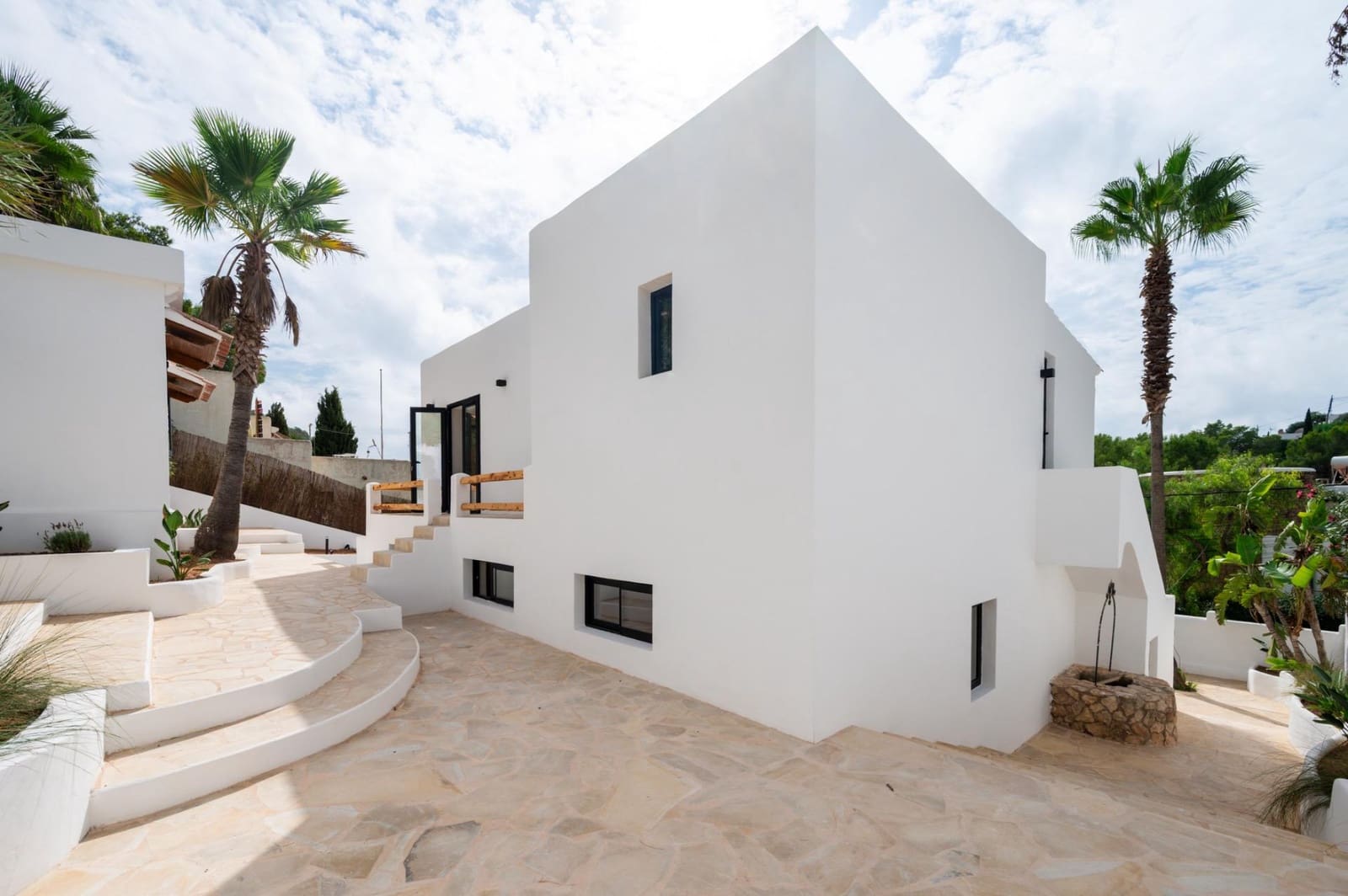 5 bedroom Villa for sale in Cala Llonga with pool garage - € 2,495,000 (Ref: 10155315)