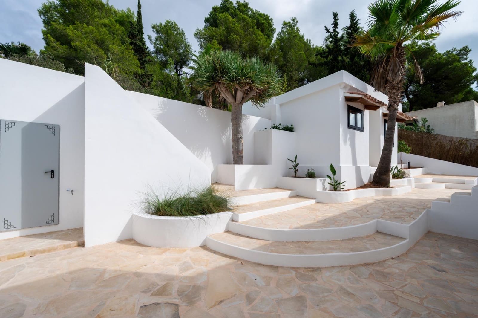 5 bedroom Villa for sale in Cala Llonga with pool garage - € 2,495,000 (Ref: 10155315)