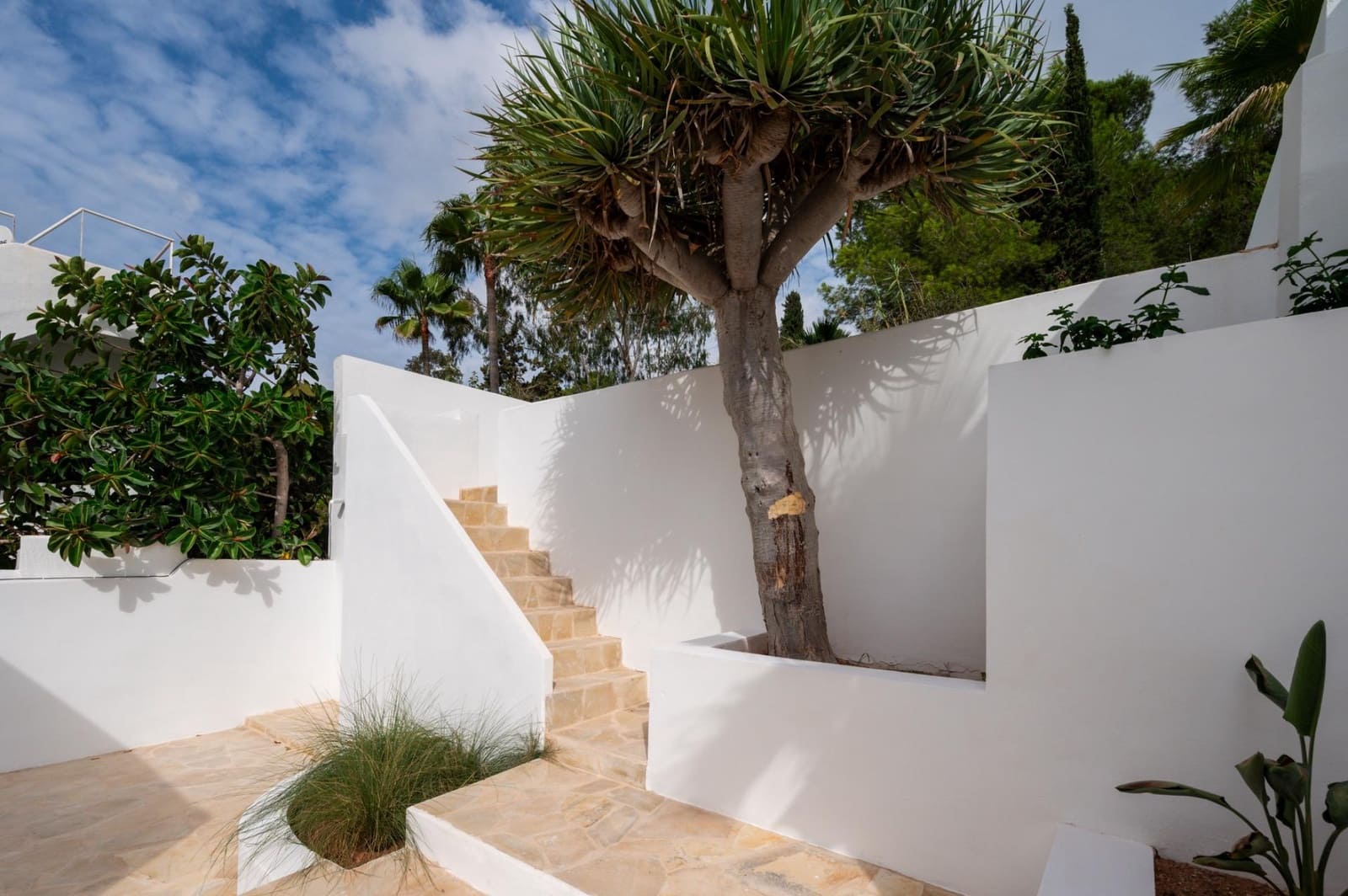 5 bedroom Villa for sale in Cala Llonga with pool garage - € 2,495,000 (Ref: 10155315)