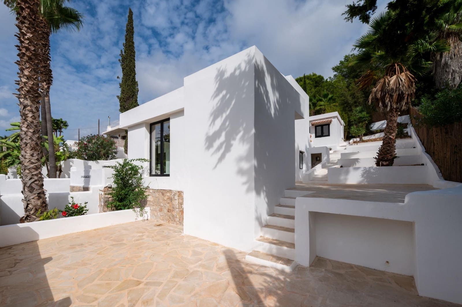 5 bedroom Villa for sale in Cala Llonga with pool garage - € 2,495,000 (Ref: 10155315)