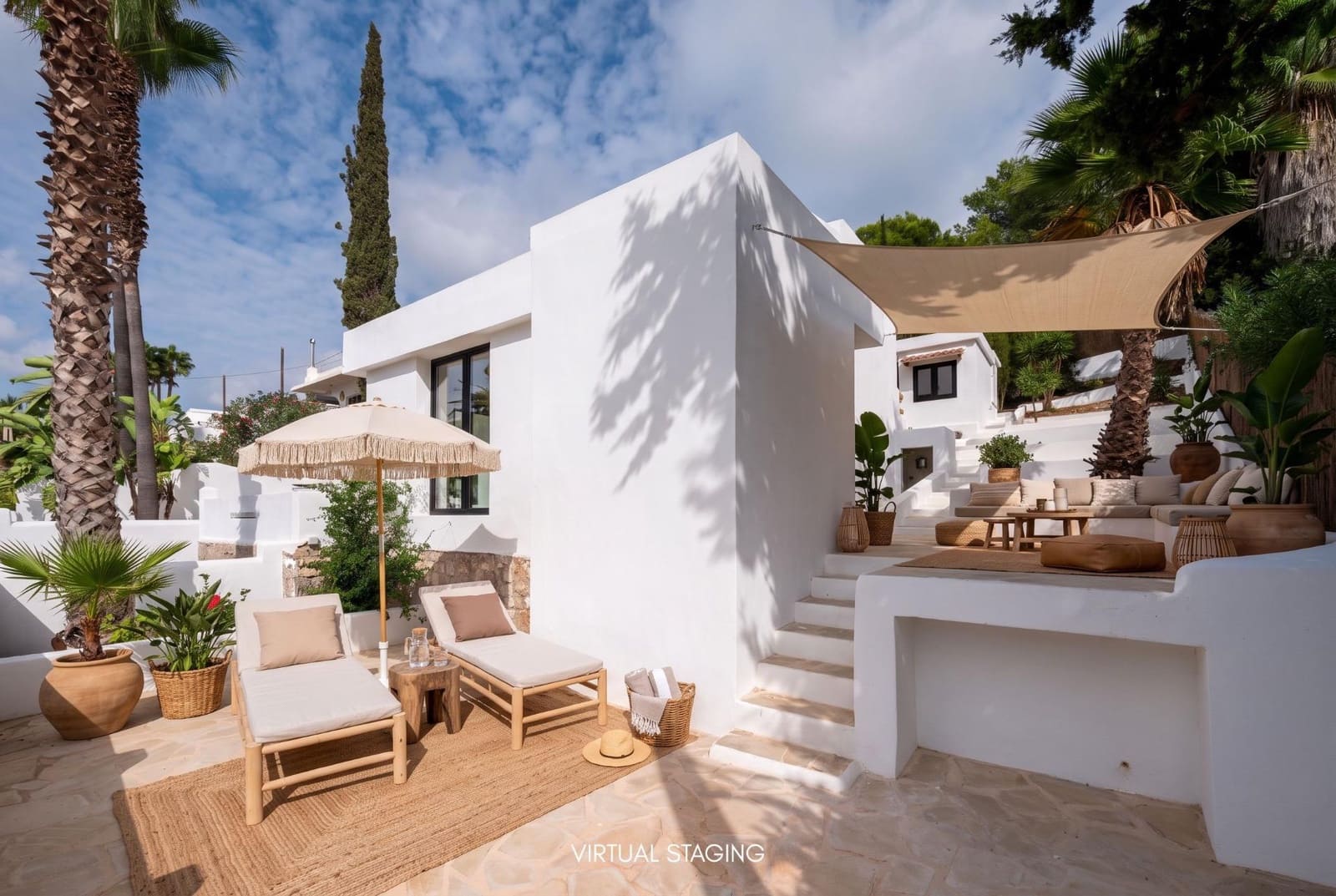5 bedroom Villa for sale in Cala Llonga with pool garage - € 2,495,000 (Ref: 10155315)