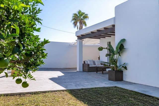 4 Zimmer Villa zu verkaufen in Cala Llenya, Santa Eulalia / Santa Eularia mit Garage - 1.595.000 € (Ref: 10180665)