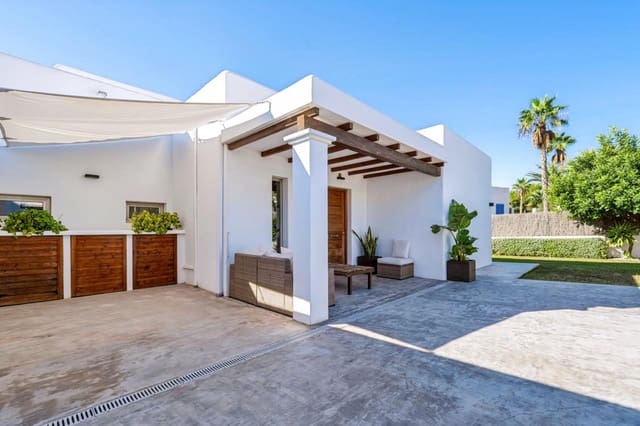 4 Zimmer Villa zu verkaufen in Cala Llenya, Santa Eulalia / Santa Eularia mit Garage - 1.595.000 € (Ref: 10180665)