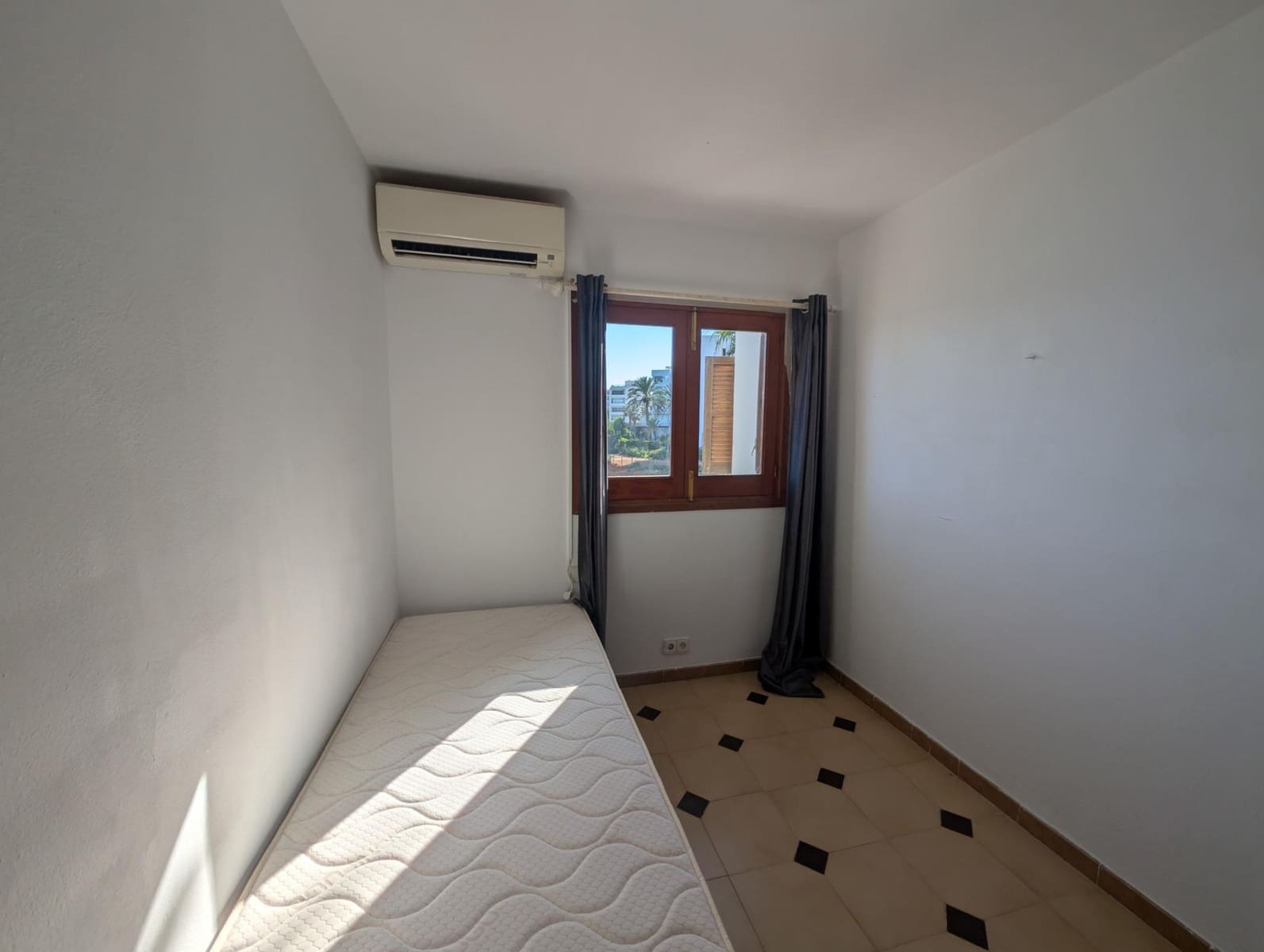 3 slaapkamer Penthouse te huur in Santa Eulalia / Santa Eularia - € 1.800 (Ref: 10184994)