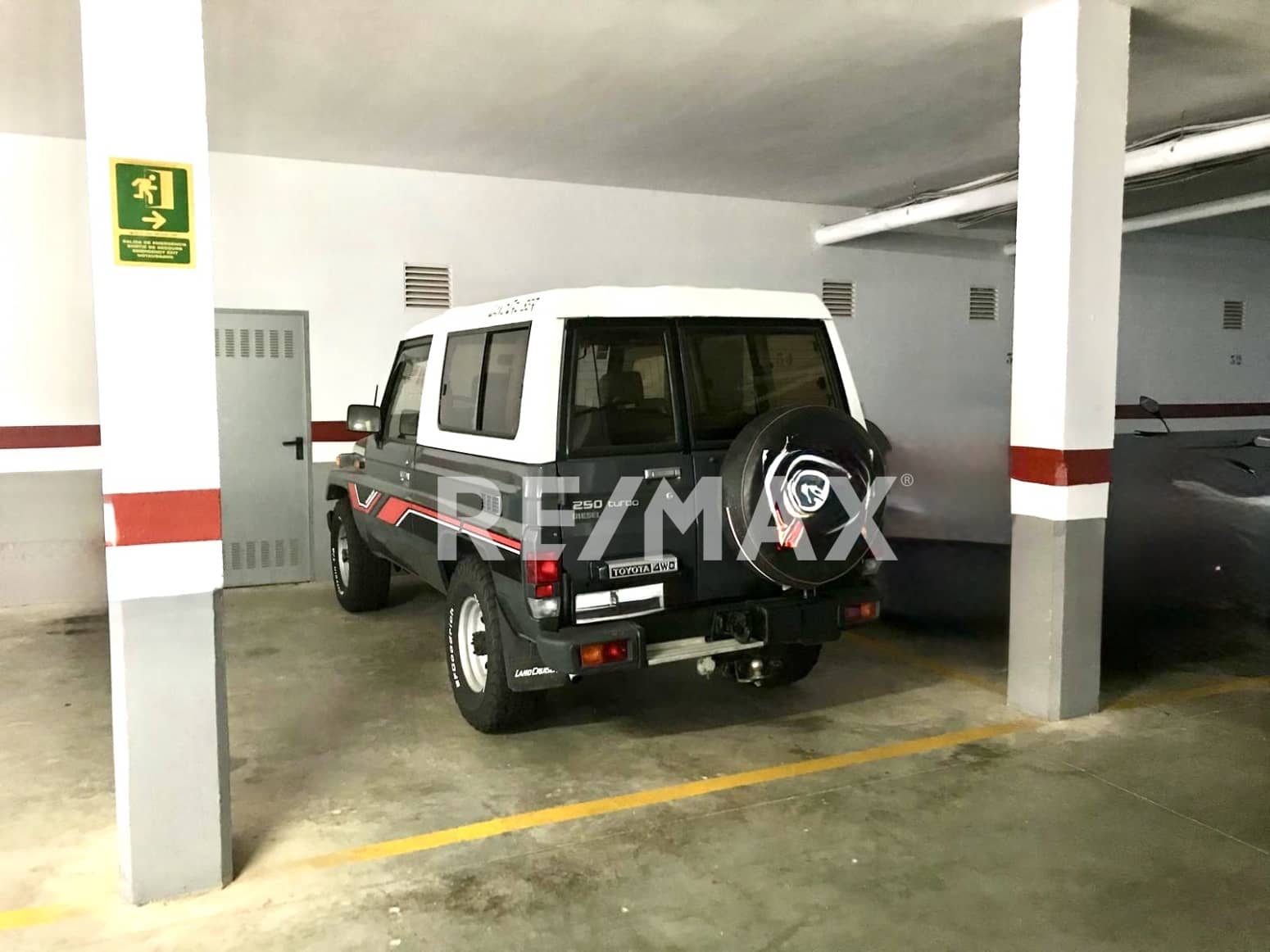 2 bedroom Flat for sale in Santa Eulalia / Santa Eularia with pool garage - € 795,000 (Ref: 9170449)