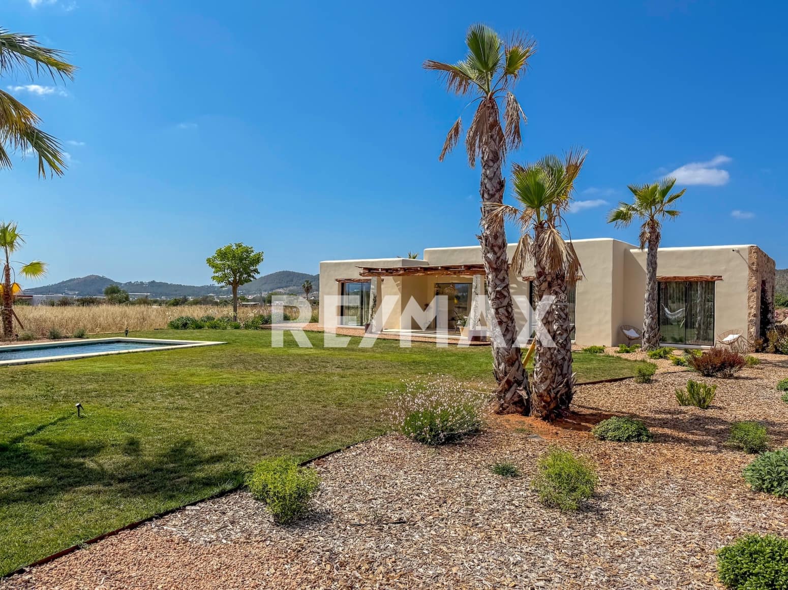 3 soveværelse Villa til salg i Sant Rafael de Sa Creu med swimmingpool - € 3.295.000 (Ref: 9170452)