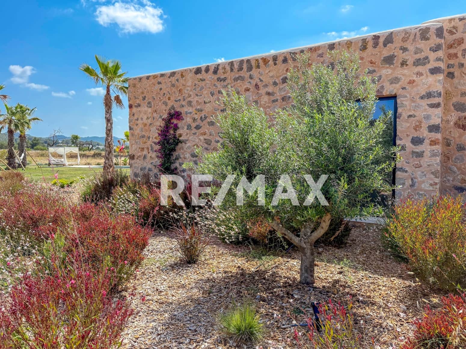 3 soveværelse Villa til salg i Sant Rafael de Sa Creu med swimmingpool - € 3.295.000 (Ref: 9170452)