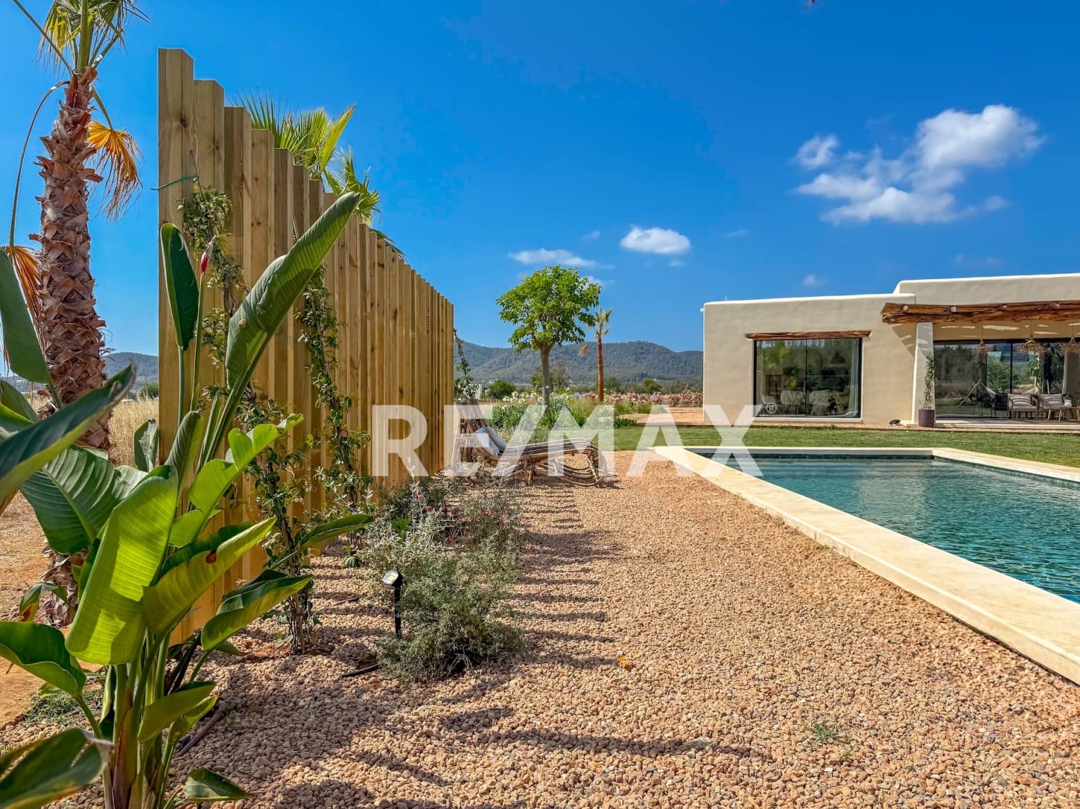3 soveværelse Villa til salg i Sant Rafael de Sa Creu med swimmingpool - € 3.295.000 (Ref: 9170452)