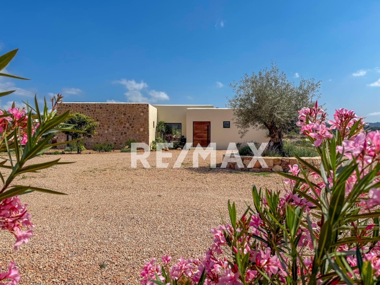 3 soveværelse Villa til salg i Sant Rafael de Sa Creu med swimmingpool - € 3.295.000 (Ref: 9170452)