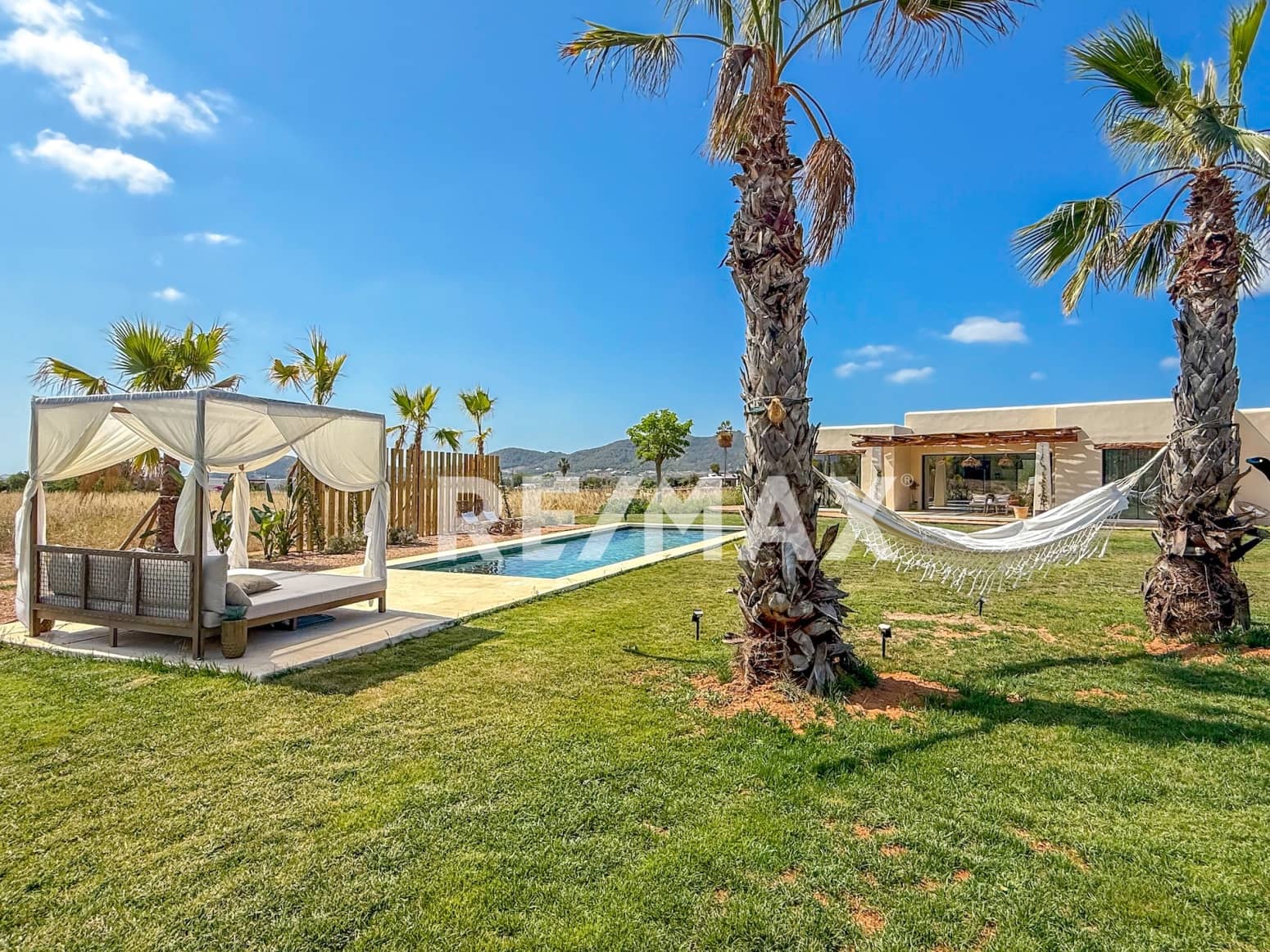 3 soveværelse Villa til salg i Sant Rafael de Sa Creu med swimmingpool - € 3.295.000 (Ref: 9170452)
