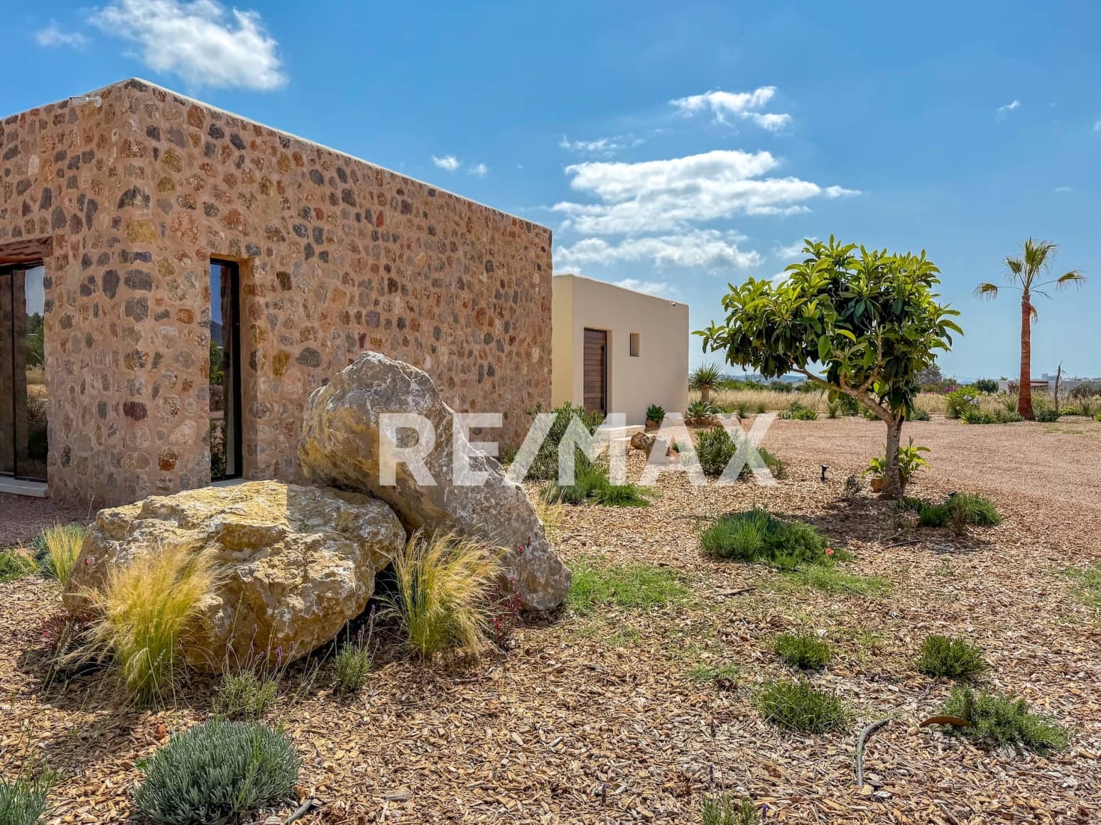 3 soveværelse Villa til salg i Sant Rafael de Sa Creu med swimmingpool - € 3.295.000 (Ref: 9170452)