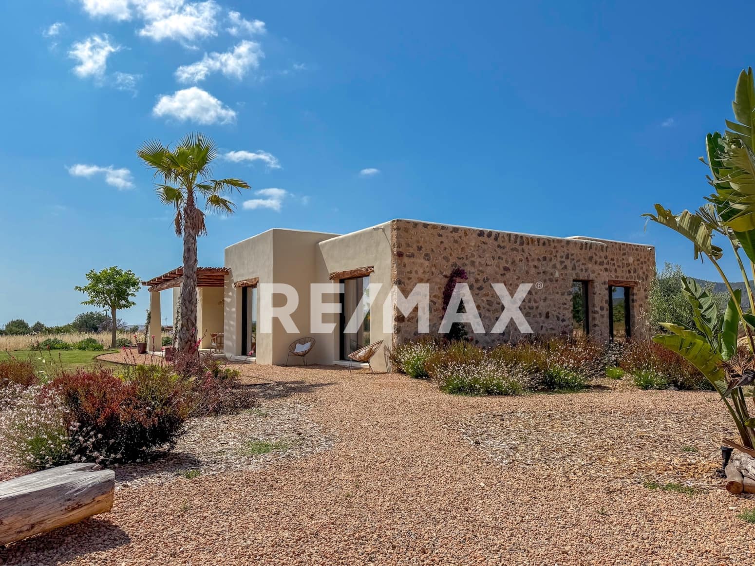 3 soveværelse Villa til salg i Sant Rafael de Sa Creu med swimmingpool - € 3.295.000 (Ref: 9170452)