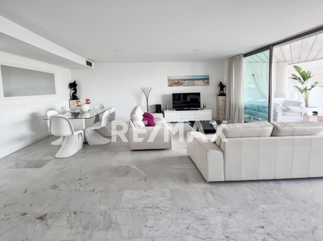 Piso de 2 habitaciones en Ibiza / Eivissa ciudad en venta con piscina garaje - 1.500.000 € (Ref: 9170459)