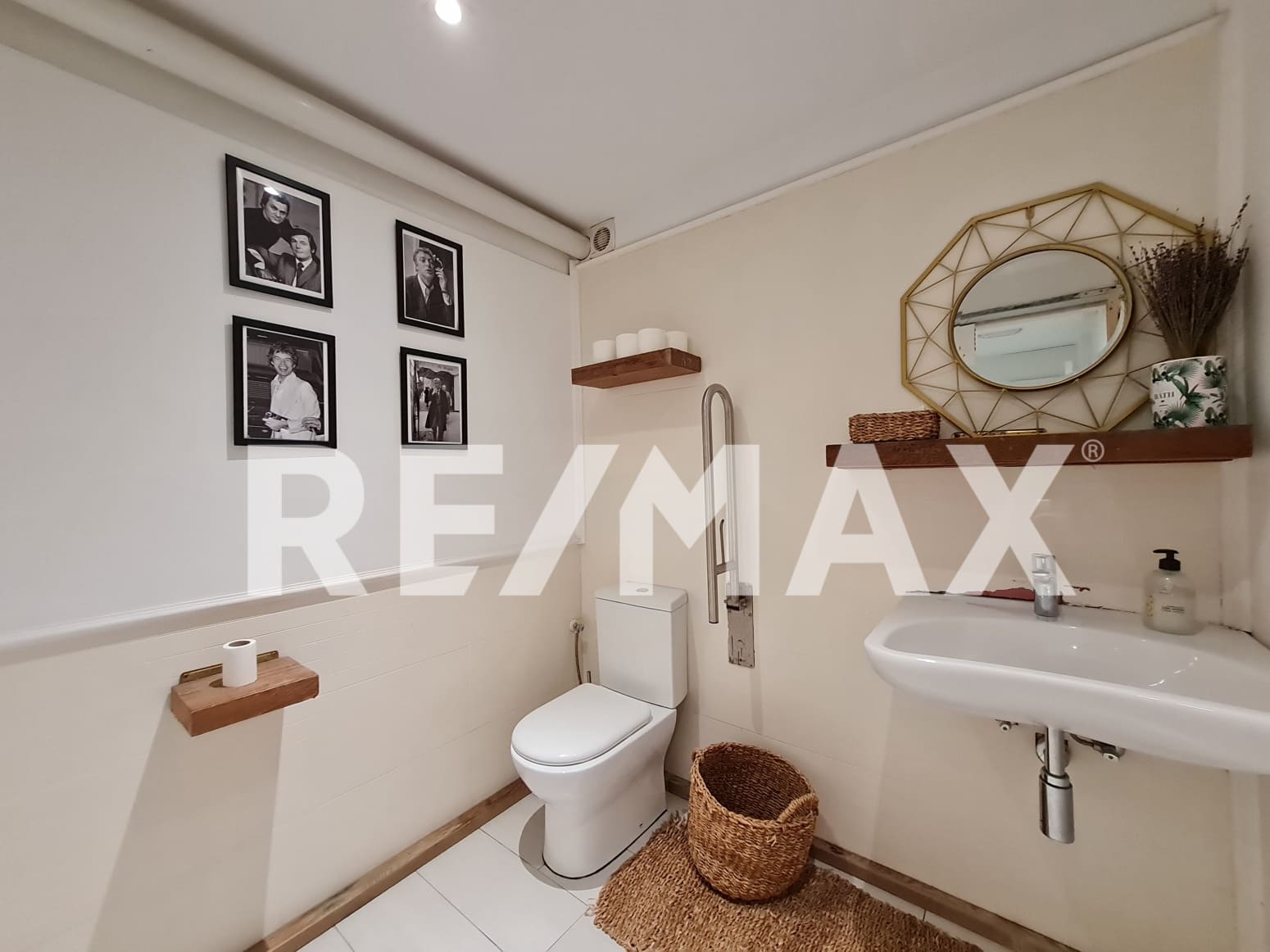 Komercyjne do wynajęcia w Santa Eulalia / Santa Eularia - 2 500 € (Ref: 9170462)