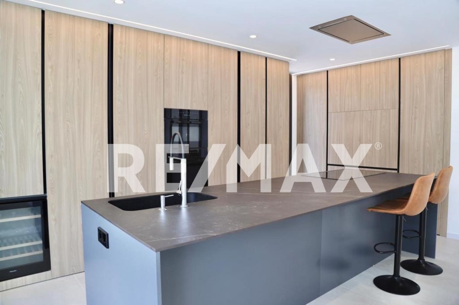 5 soverom Villa til salgs i Roca Llisa med svømmebasseng garasje - € 3 500 000 (Ref: 9170466)