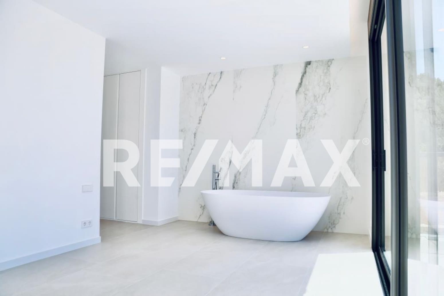 5 soverom Villa til salgs i Roca Llisa med svømmebasseng garasje - € 3 500 000 (Ref: 9170466)