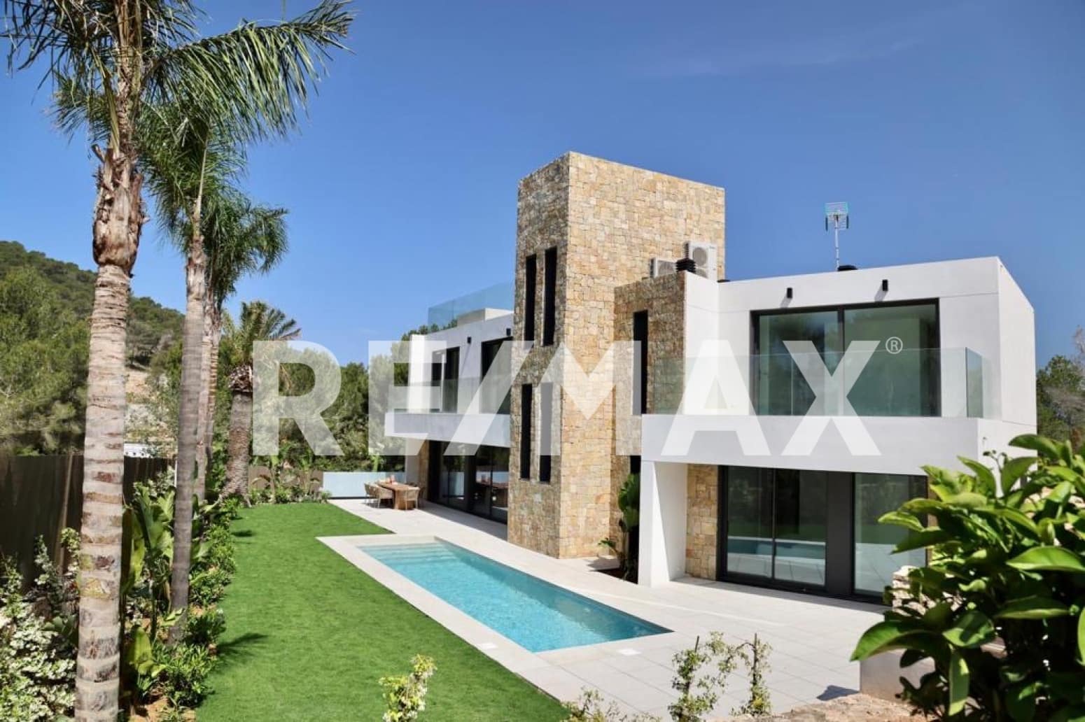 5 soverom Villa til salgs i Roca Llisa med svømmebasseng garasje - € 3 500 000 (Ref: 9170466)