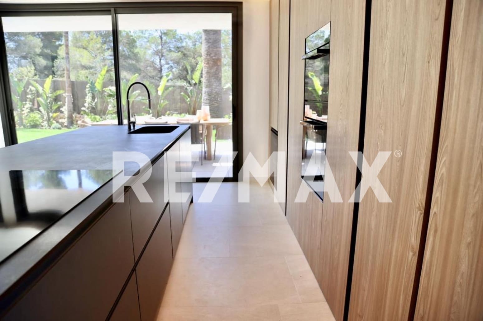 5 soverom Villa til salgs i Roca Llisa med svømmebasseng garasje - € 3 500 000 (Ref: 9170466)