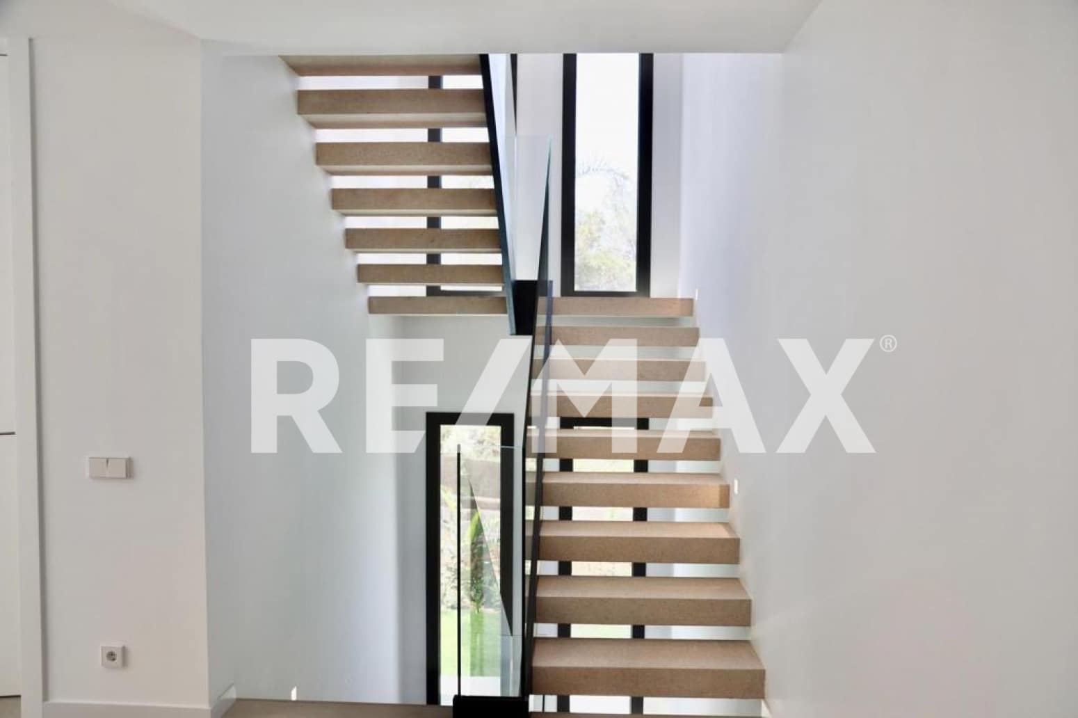 5 soverom Villa til salgs i Roca Llisa med svømmebasseng garasje - € 3 500 000 (Ref: 9170466)