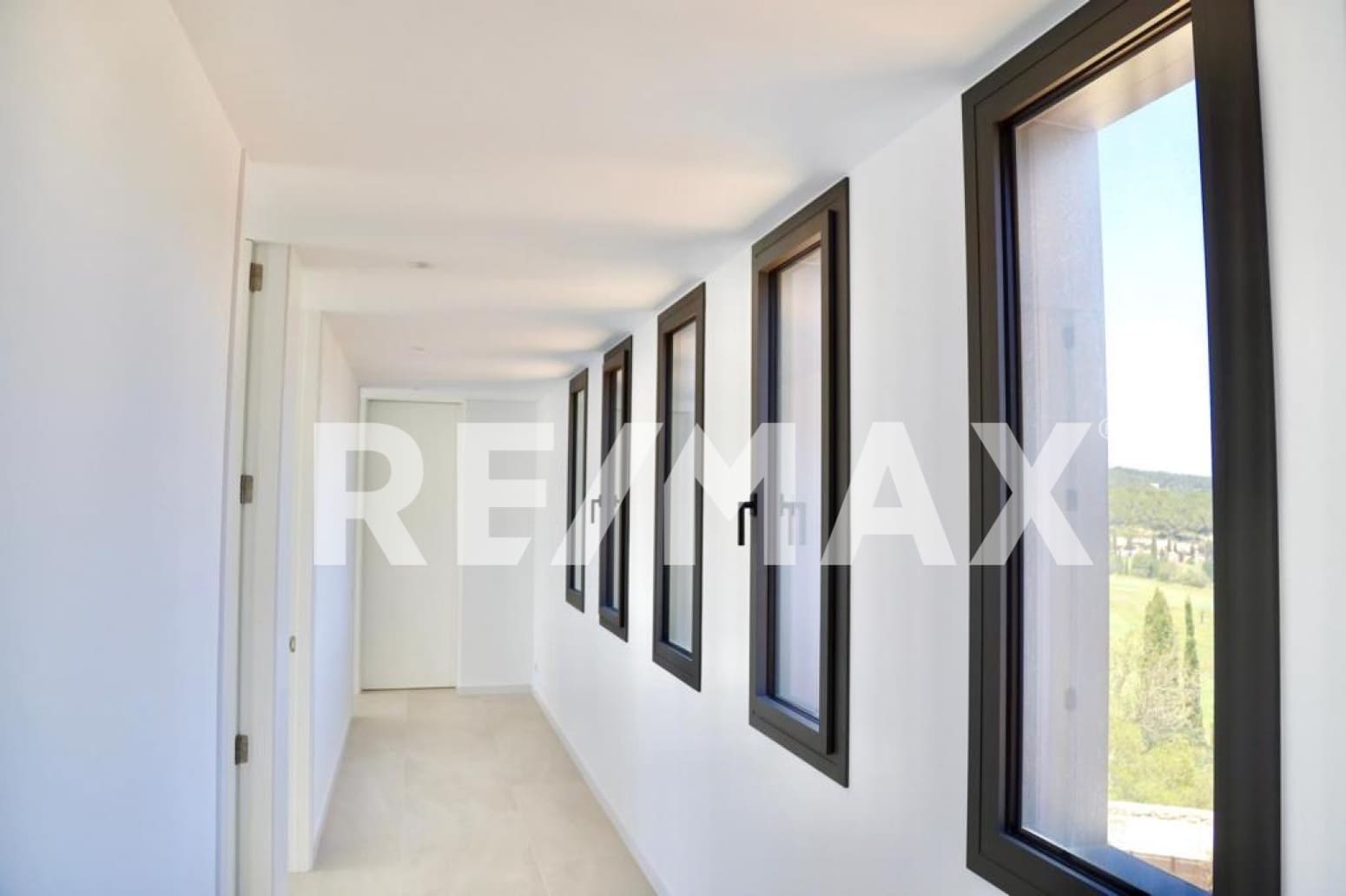 5 soverom Villa til salgs i Roca Llisa med svømmebasseng garasje - € 3 500 000 (Ref: 9170466)