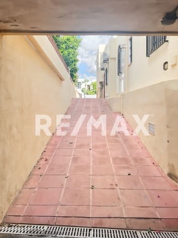 Garage for sale in La Siesta, Santa Eulalia / Santa Eularia - € 95,000 (Ref: 9362843)