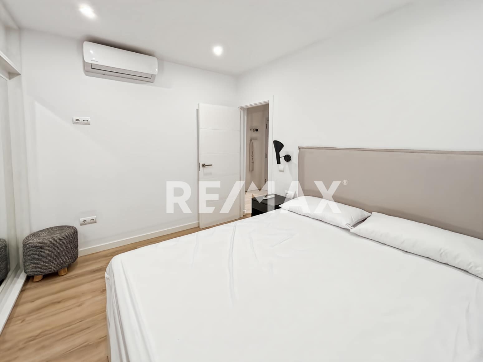 2 bedroom Flat for rent in Es Cana - € 2,000 (Ref: 9368946)