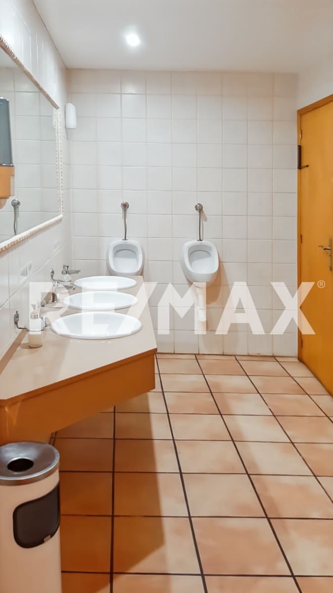 Commercial for rent in La Siesta - € 5,000 (Ref: 9399826)