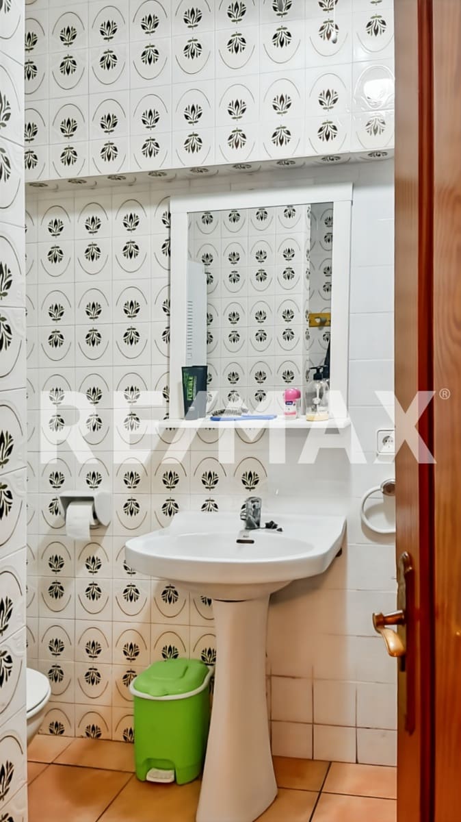 Commercial for rent in La Siesta - € 5,000 (Ref: 9399826)