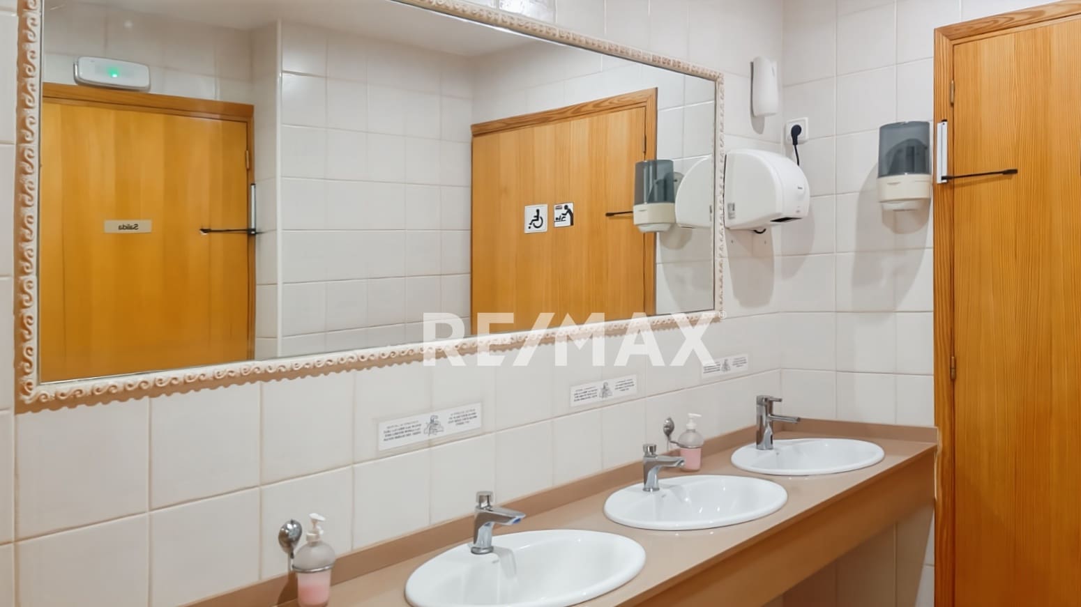 Commercial for rent in La Siesta - € 5,000 (Ref: 9399826)