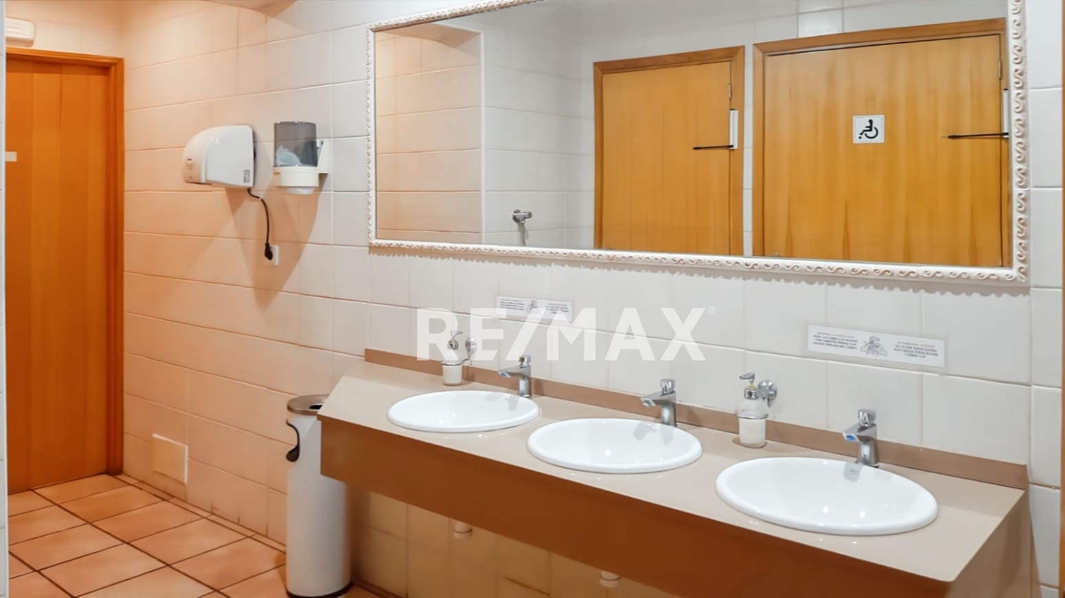 Commercial for rent in La Siesta - € 5,000 (Ref: 9399826)