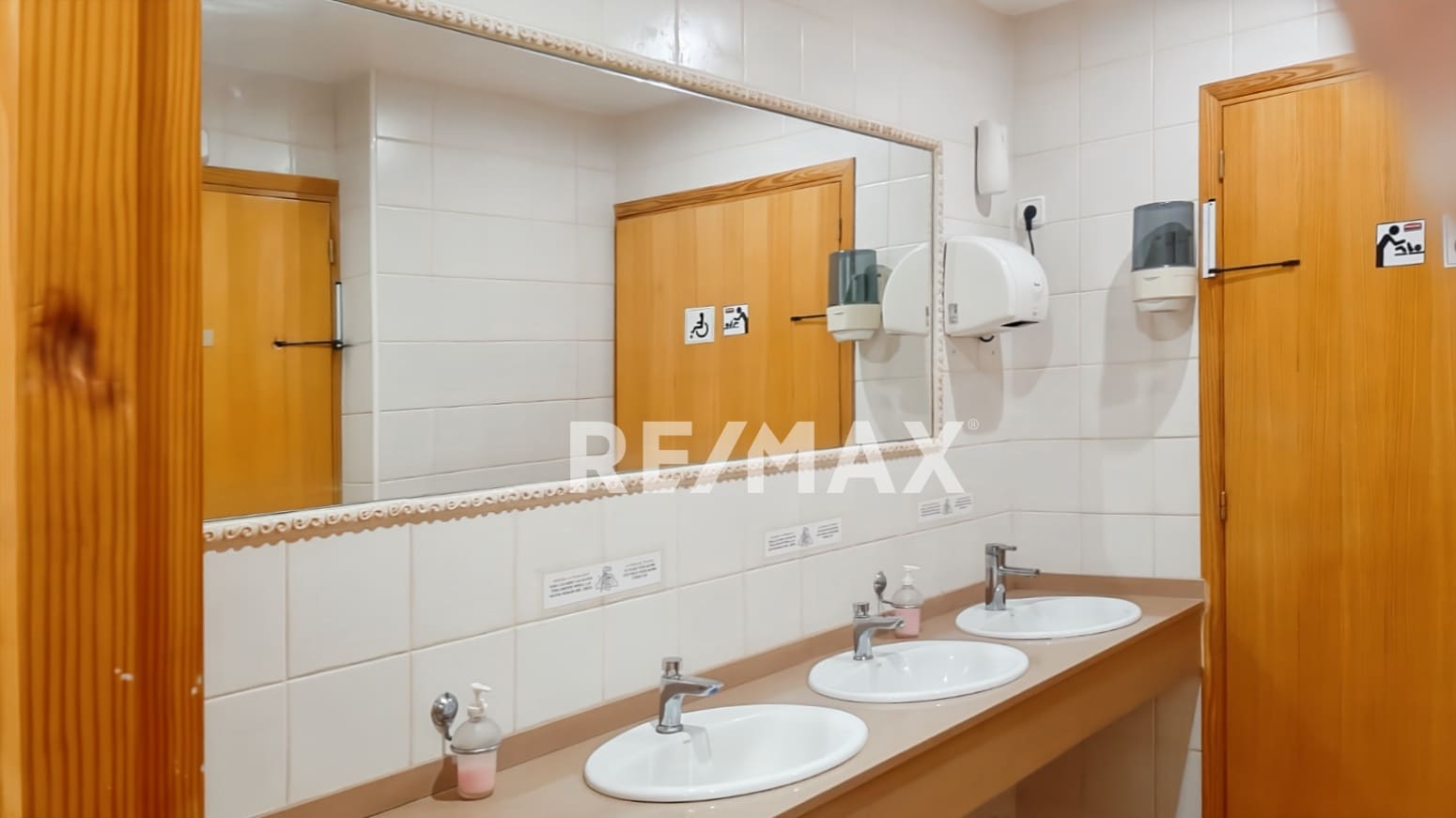 Commercial for rent in La Siesta - € 5,000 (Ref: 9399826)