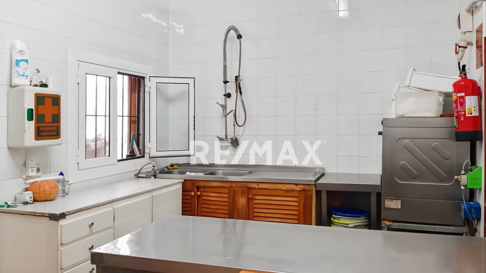 Commercial for rent in La Siesta - € 5,000 (Ref: 9399826)