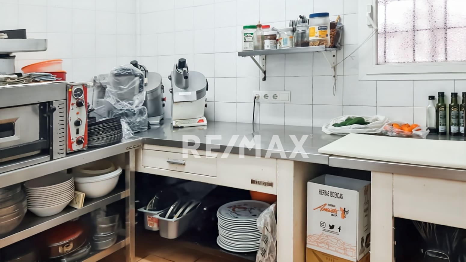 Commercial for rent in La Siesta - € 5,000 (Ref: 9399826)