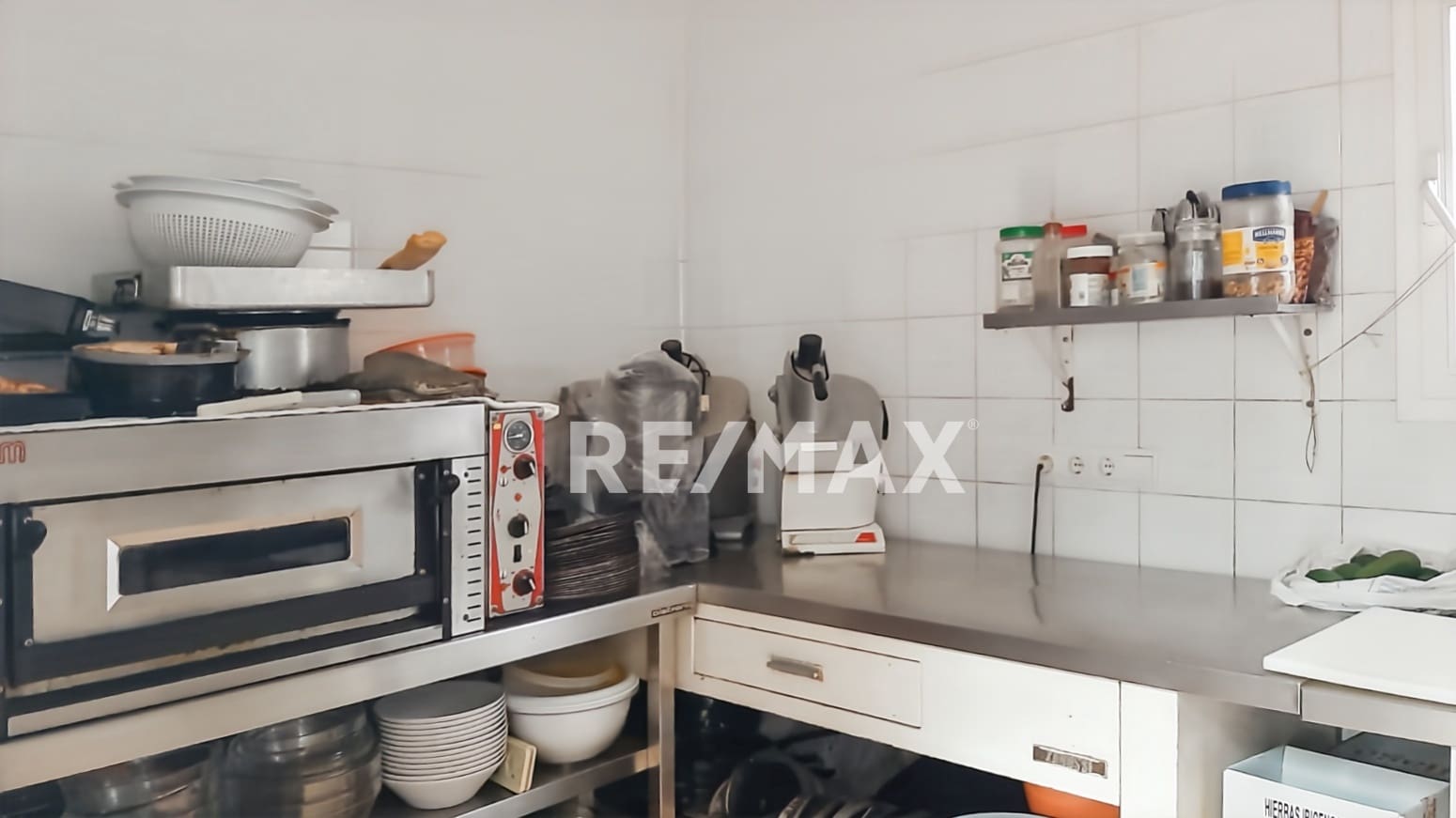 Commercial for rent in La Siesta - € 5,000 (Ref: 9399826)