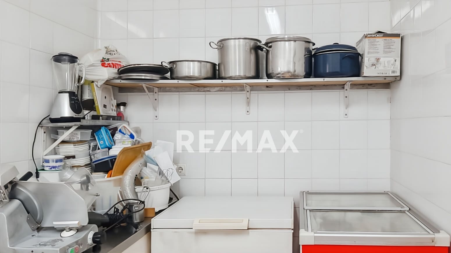 Commercial for rent in La Siesta - € 5,000 (Ref: 9399826)