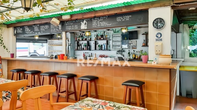 Commercieel te huur in La Siesta, Santa Eulalia / Santa Eularia - € 5.000 (Ref: 9399826)